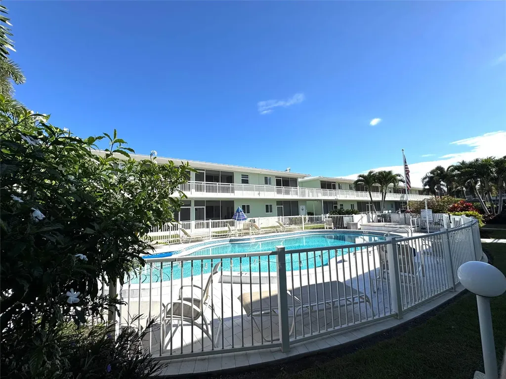 2100 NE 38th Street Lighthouse Point FL 33064