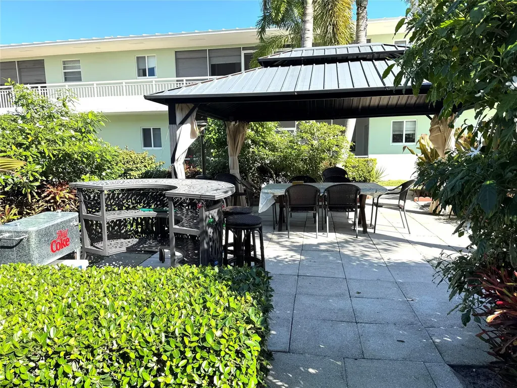 2100 NE 38th Street Lighthouse Point FL 33064