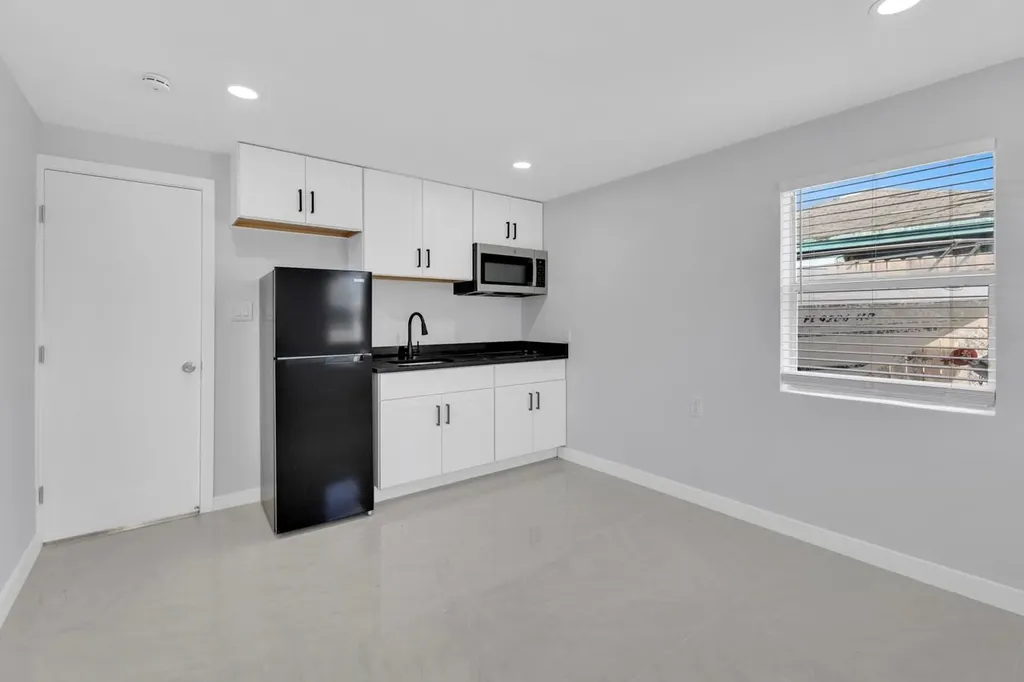 851 NW 4th Avenue Pompano Beach FL 33060
