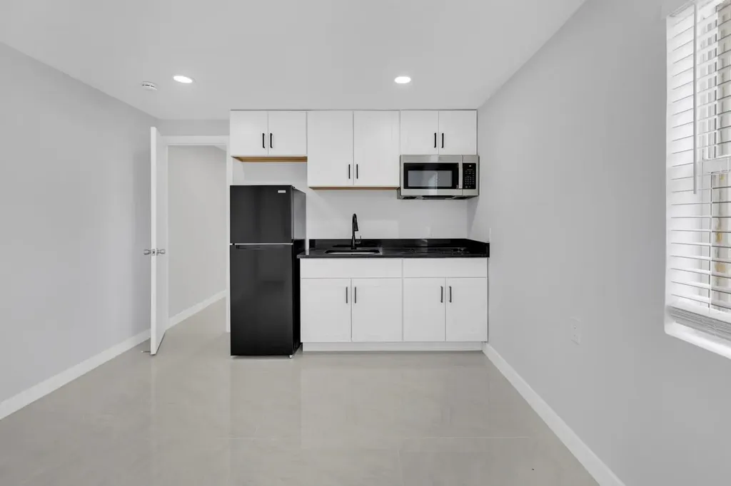 851 NW 4th Avenue Pompano Beach FL 33060