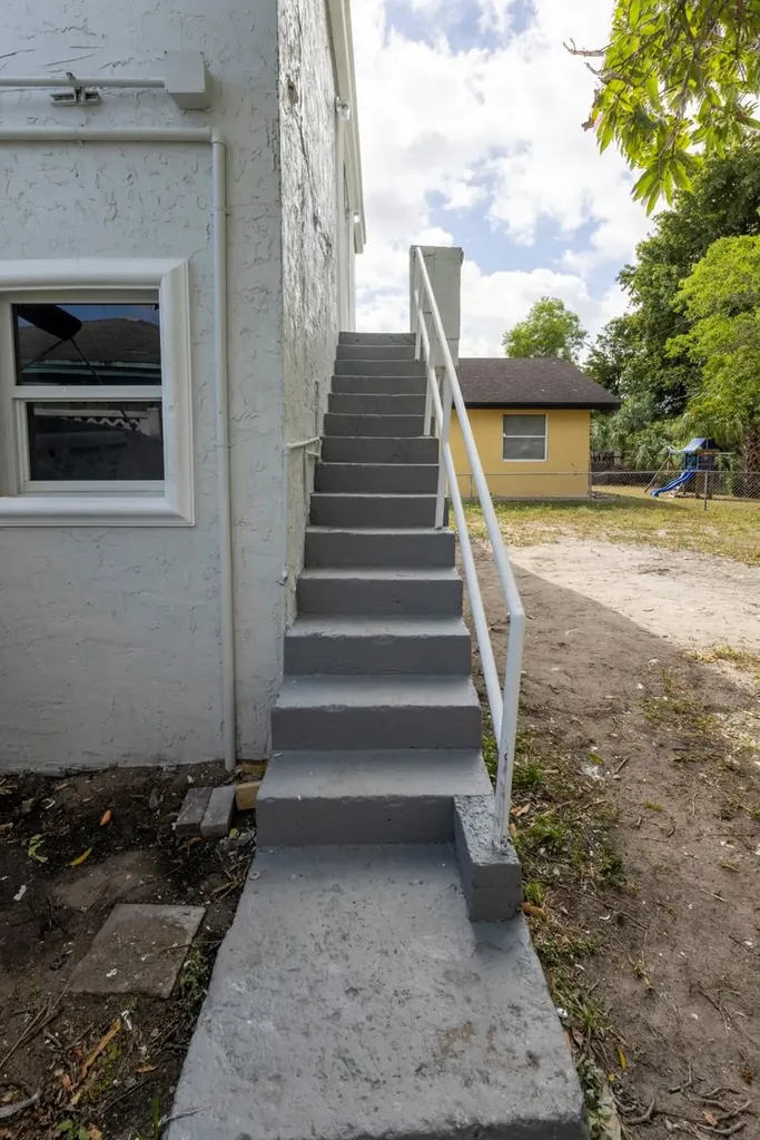 851 NW 4th Avenue Pompano Beach FL 33060