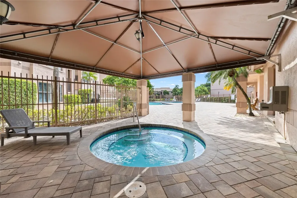 2926 S University Drive Davie FL 33328