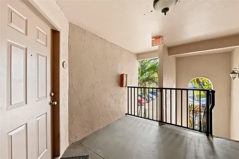 2926 S University Drive Davie FL 33328