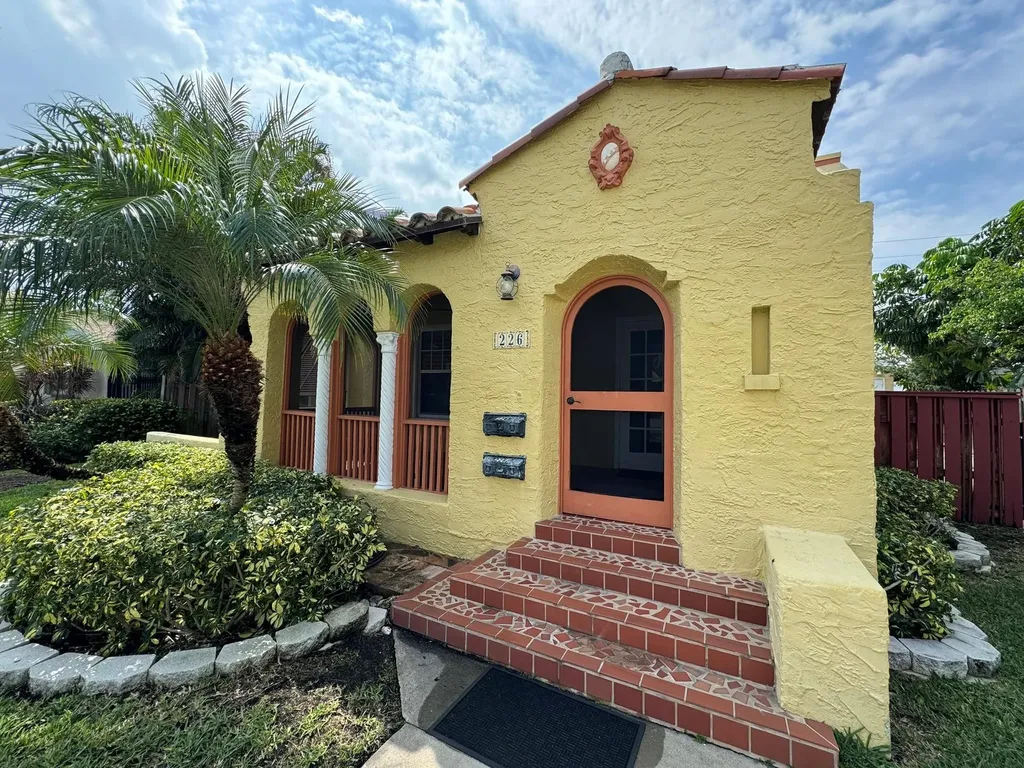 226 NE 7th Delray Beach FL 33483
