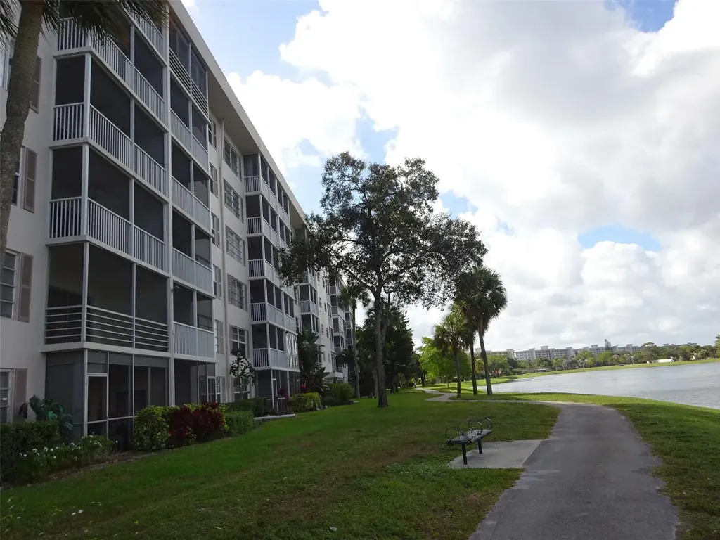 2801 N Palm Aire Drive Pompano Beach FL 33069