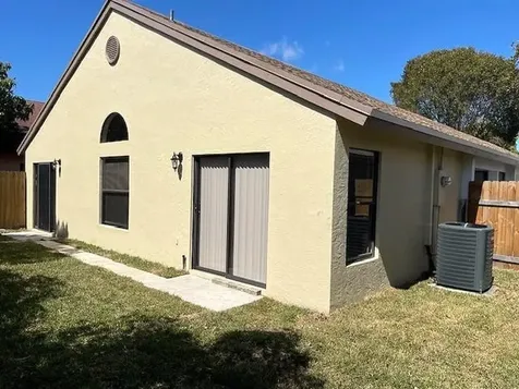 817 E Palm Run Drive North Lauderdale FL 33068