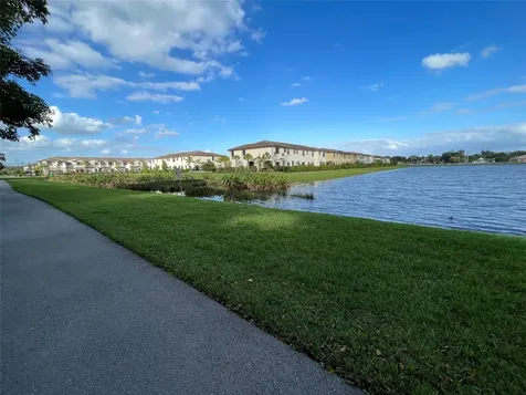 4678 Santa Cruz Way Davie FL 33314