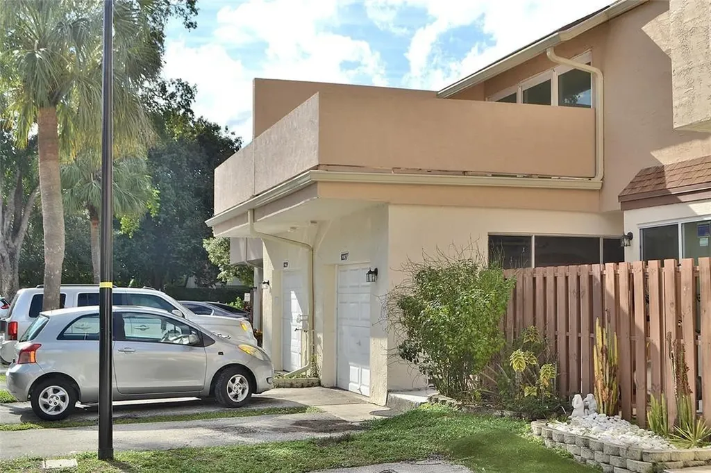 8237 NW 8th Court Plantation FL 33324