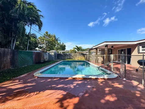 3621 NW 35th Way Lauderdale Lakes FL 33309