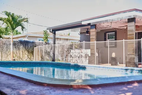 3621 NW 35th Way Lauderdale Lakes FL 33309
