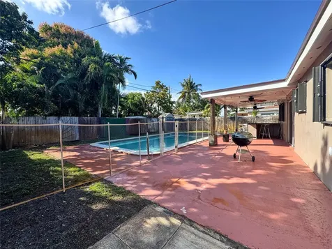 3621 NW 35th Way Lauderdale Lakes FL 33309