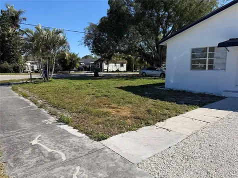 1006 NW 112th Terrace Miami FL 33168