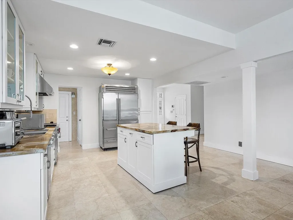 1421 Ponce De Leon Fort Lauderdale FL 33316