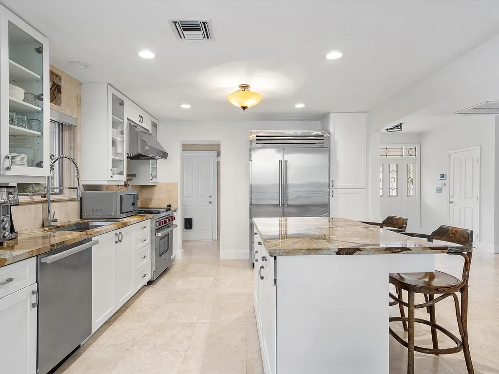 1421 Ponce De Leon Fort Lauderdale FL 33316