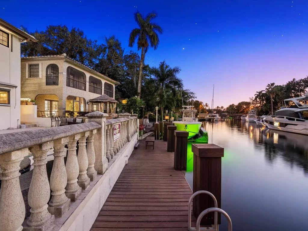 1421 Ponce De Leon Fort Lauderdale FL 33316