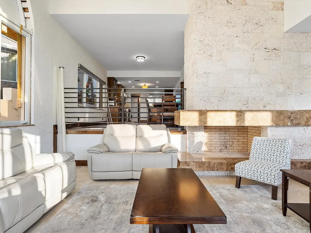 1421 Ponce De Leon Fort Lauderdale FL 33316