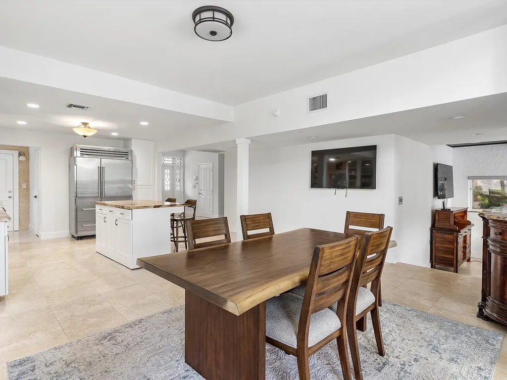 1421 Ponce De Leon Fort Lauderdale FL 33316
