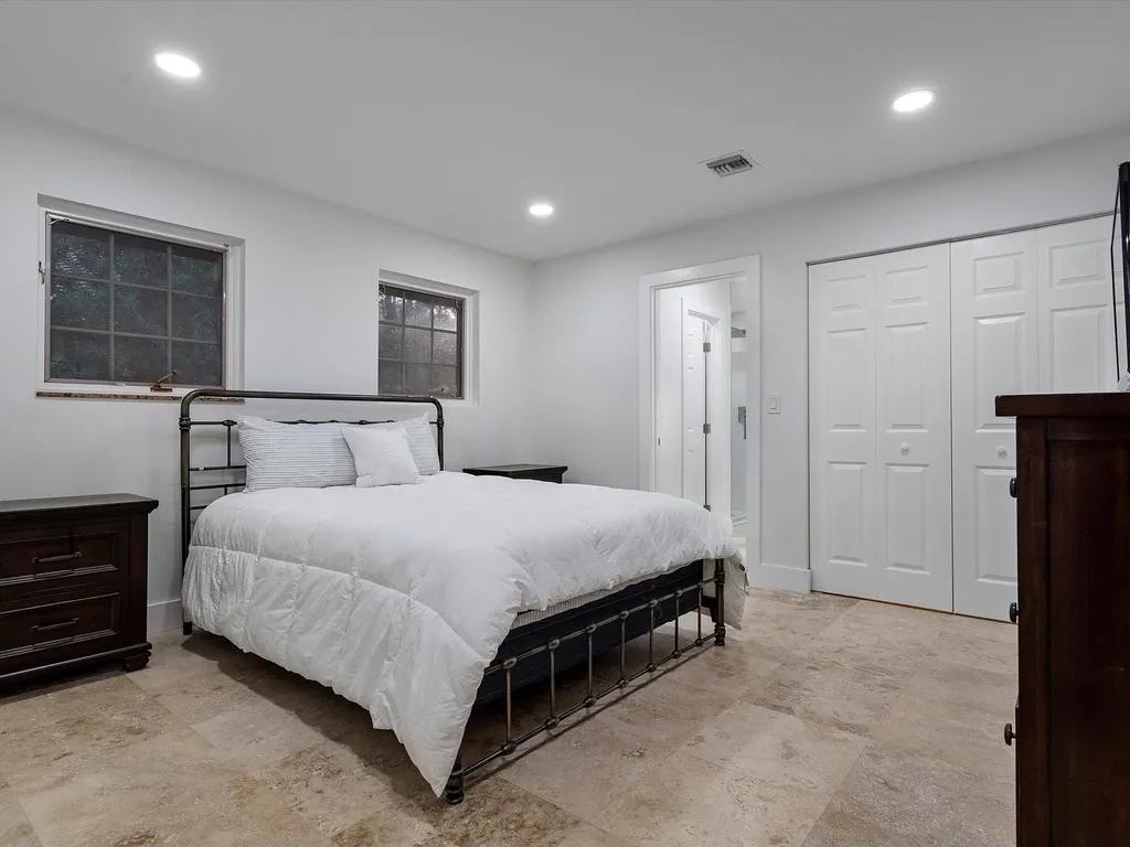 1421 Ponce De Leon Fort Lauderdale FL 33316