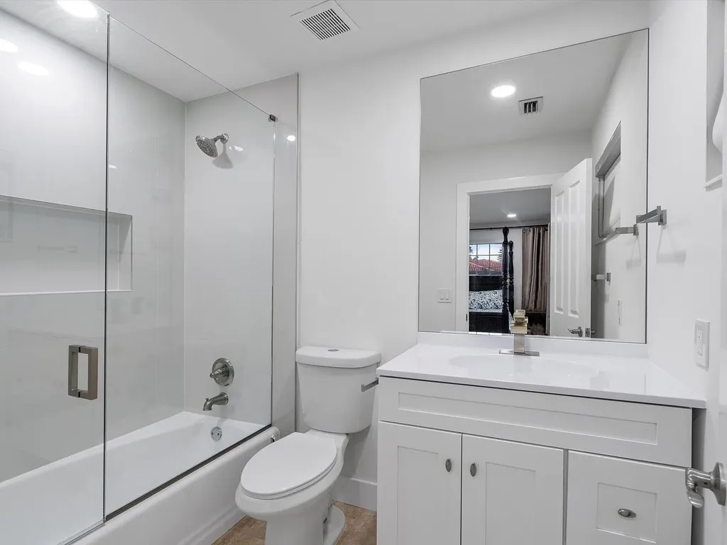 1421 Ponce De Leon Fort Lauderdale FL 33316