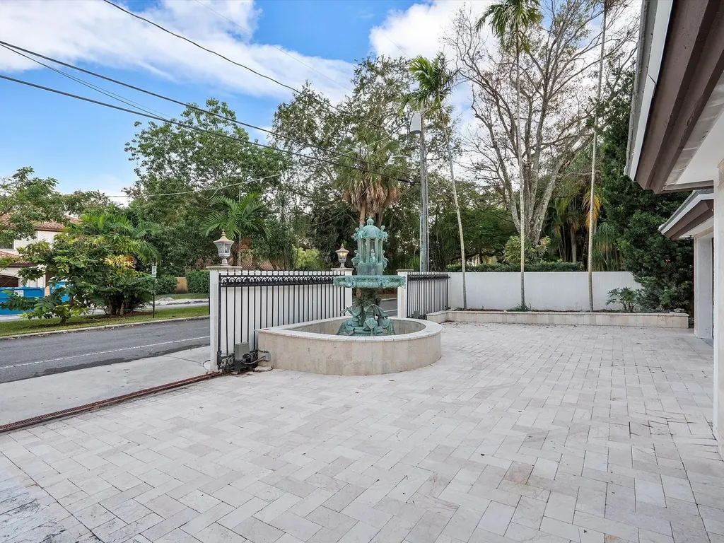 1421 Ponce De Leon Fort Lauderdale FL 33316