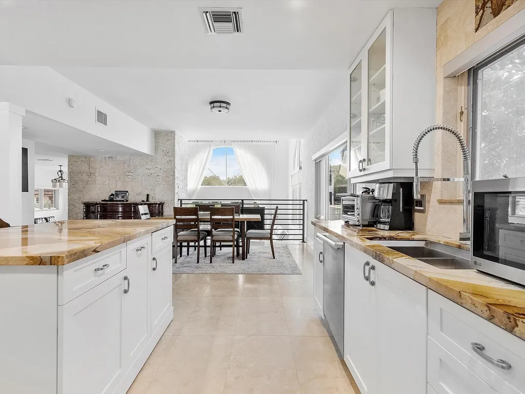 1421 Ponce De Leon Fort Lauderdale FL 33316