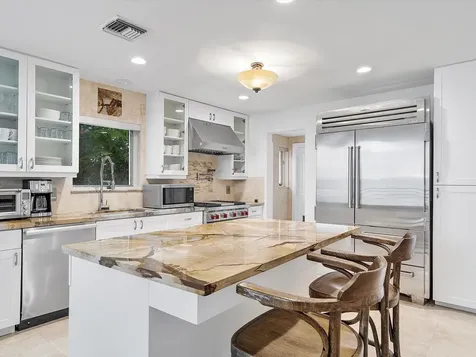 1421 Ponce De Leon Fort Lauderdale FL 33316