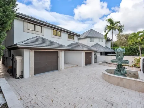 1421 Ponce De Leon Fort Lauderdale FL 33316