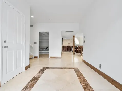 1421 Ponce De Leon Fort Lauderdale FL 33316