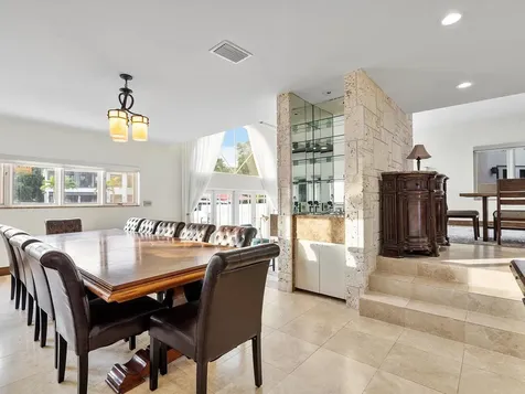1421 Ponce De Leon Fort Lauderdale FL 33316