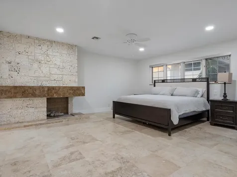 1421 Ponce De Leon Fort Lauderdale FL 33316