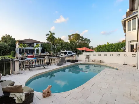1421 Ponce De Leon Fort Lauderdale FL 33316