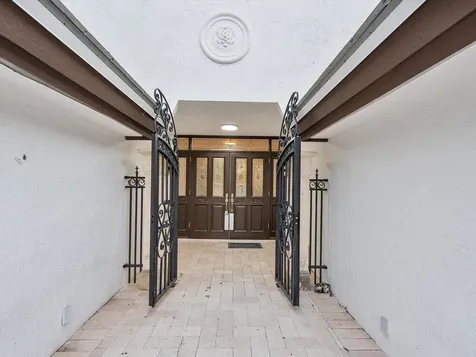1421 Ponce De Leon Fort Lauderdale FL 33316