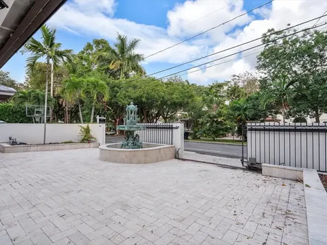 1421 Ponce De Leon Fort Lauderdale FL 33316