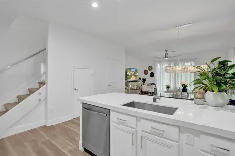 4234 N Dixie Highway Oakland Park FL 33334
