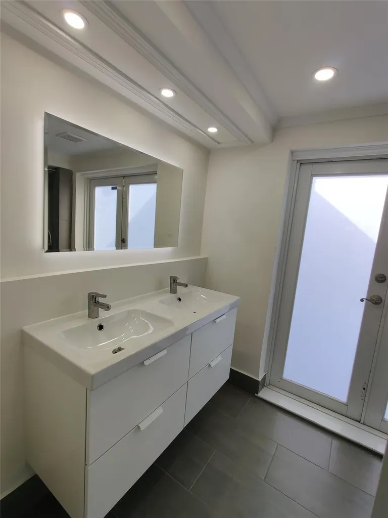 733 NE 18th Avenue Fort Lauderdale FL 33304