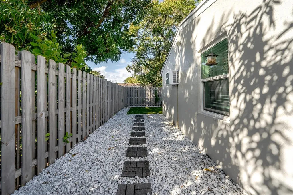 659 NE 32nd Street Oakland Park FL 33334