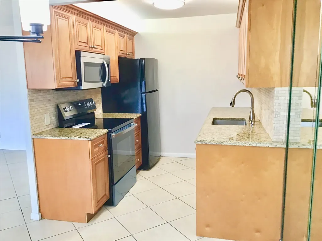 2035 Exeter B Boca Raton FL 33434