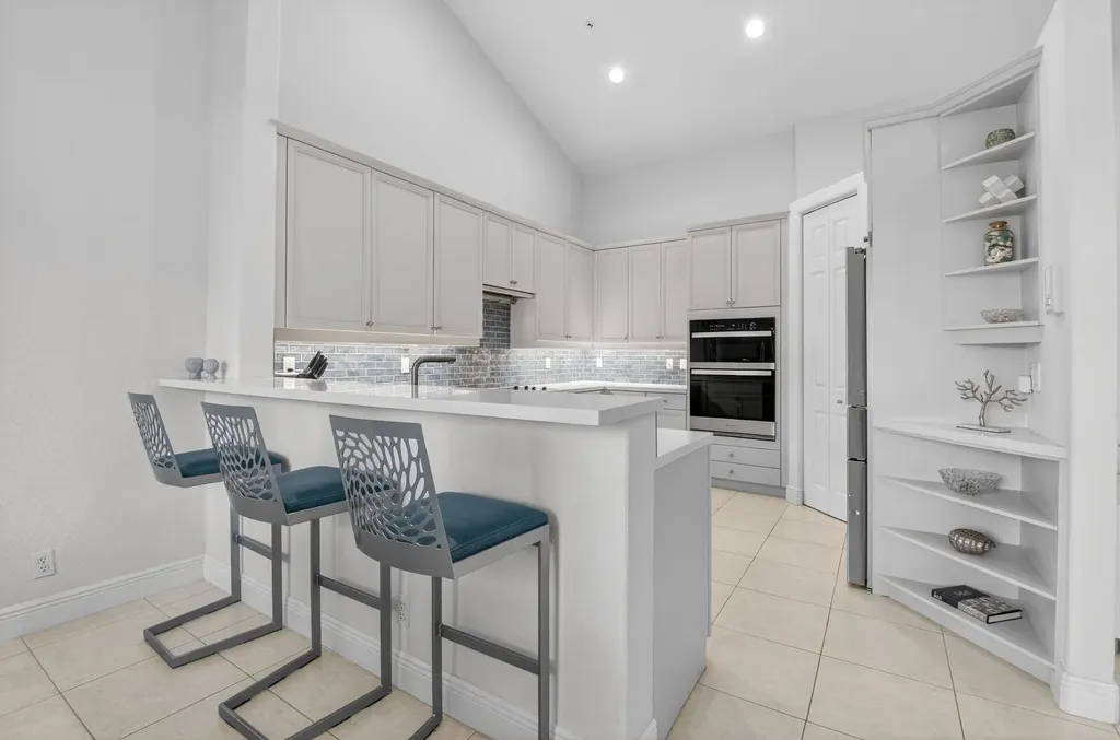 23 Royal Palm Way Boca Raton FL 33432