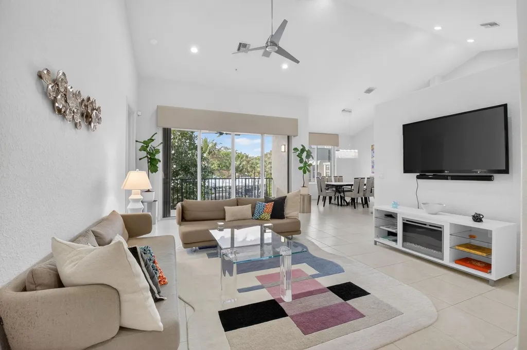23 Royal Palm Way Boca Raton FL 33432