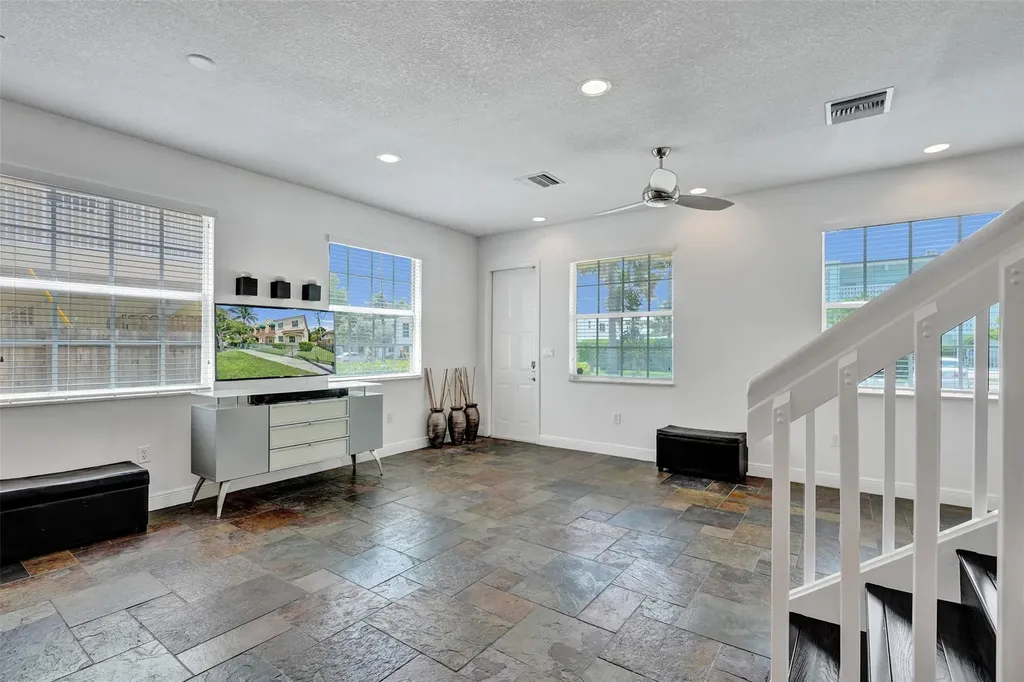816 S Riverside Drive Pompano Beach FL 33062
