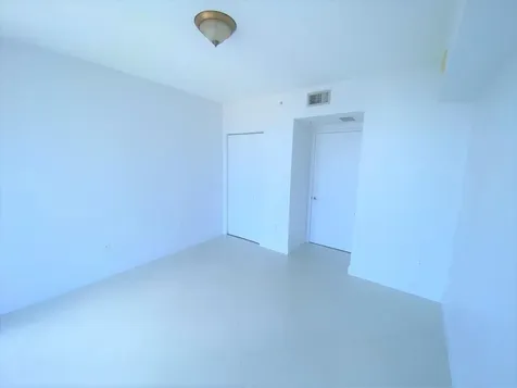 185 SW 7th Street Miami FL 33130