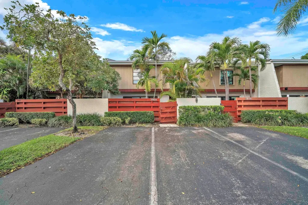 3904 Parkside Lane Hollywood FL 33021