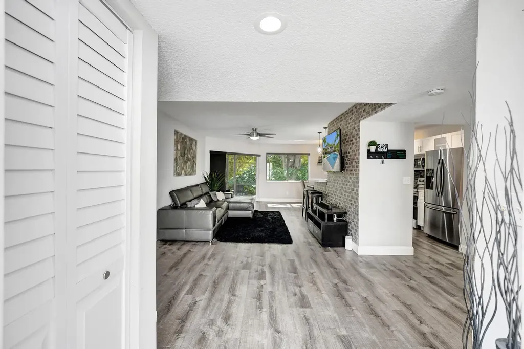 9280 NW 9th Court Plantation FL 33324
