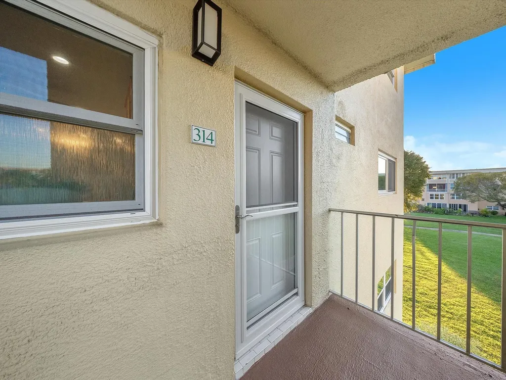 2515 NE 1st Court Boynton Beach FL 33435