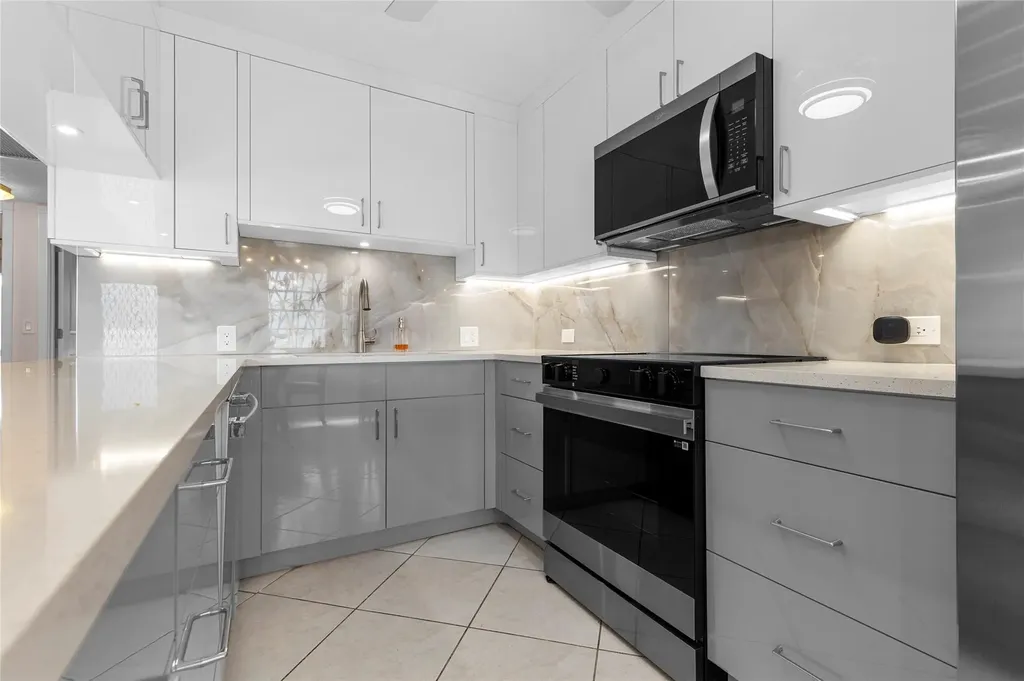 2122 Cambridge F Deerfield Beach FL 33442