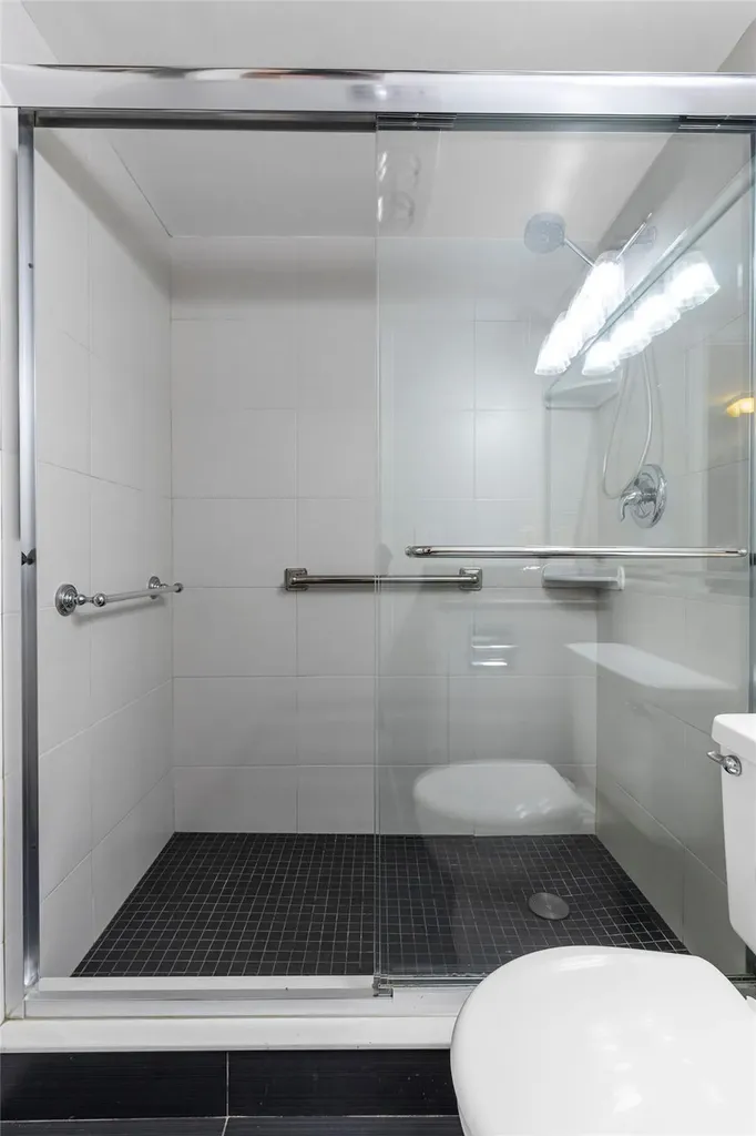 2122 Cambridge F Deerfield Beach FL 33442