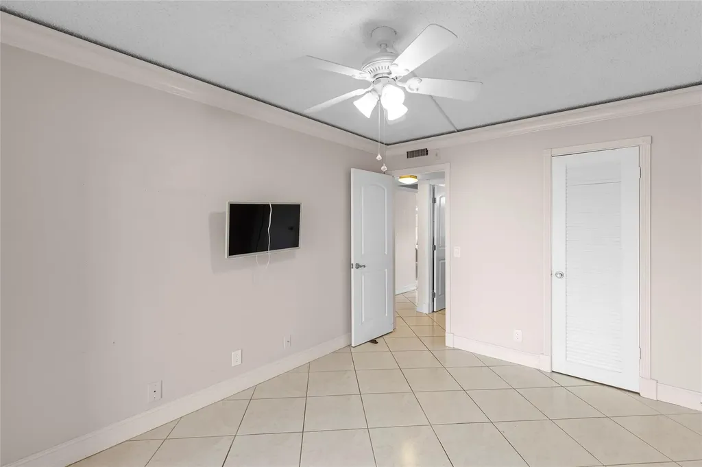 2122 Cambridge F Deerfield Beach FL 33442