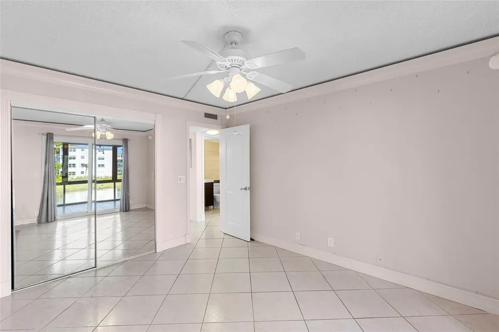 2122 Cambridge F Deerfield Beach FL 33442