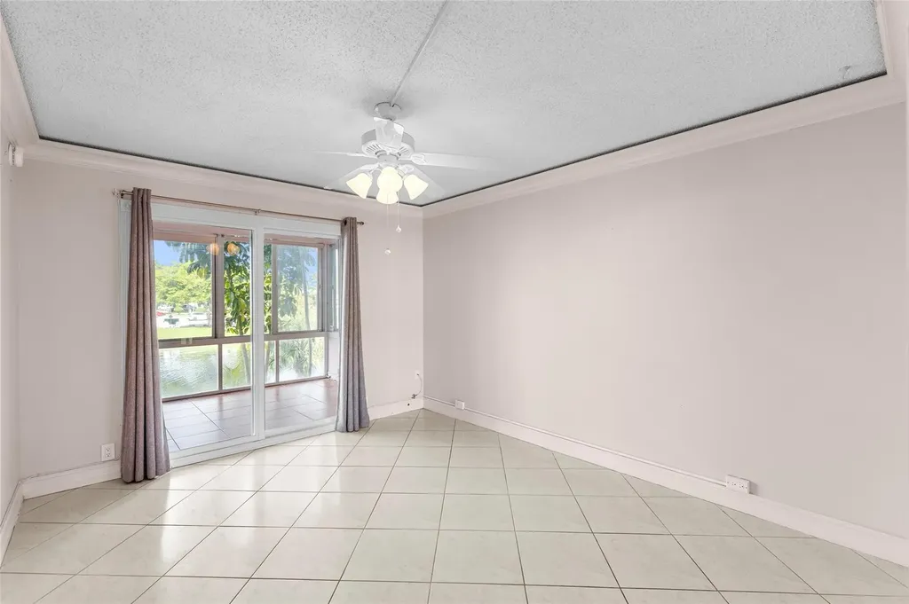 2122 Cambridge F Deerfield Beach FL 33442