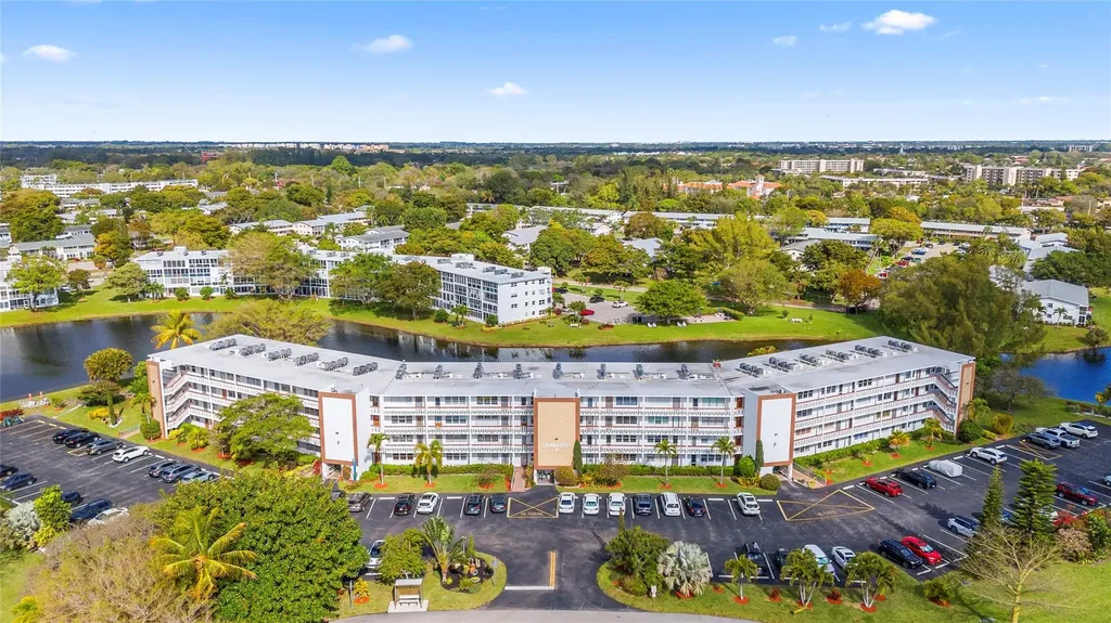 2122 Cambridge F Deerfield Beach FL 33442